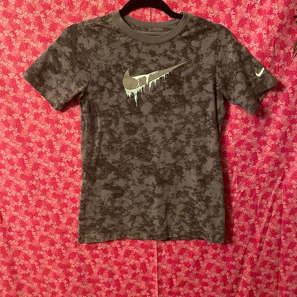 💙Nike Boys T-shirt Size Large